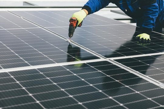 Ekspertai: pramonė nori tapti energetiškai nepriklausoma, tačiau be valstybės paramos tai – ne visų kišenei