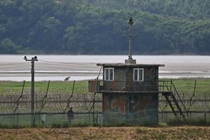 Pietų Korėja sustabdė propagandines transliacijas per garsiakalbius į Šiaurės Korėją