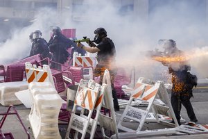 Protestų Los Andžele aktyvistė prabilo apie kulminaciją: nusileisti neketina