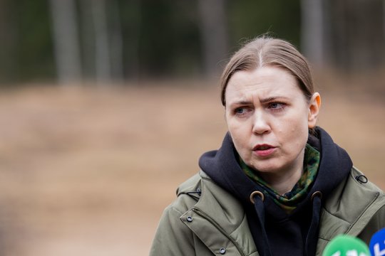 D. Šakalienė: galutinių sprendimų, kuriai įmonei bus pavesta surinkti „Leopard“ tankus, nėra