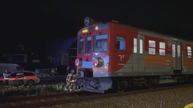Tragedija Lenkijoje: traukinys pertrenkė du žmones
