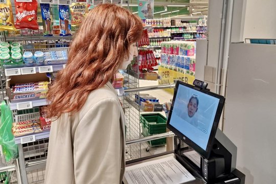 Amžių patvirtins DI: vienoje Lietuvos parduotuvėje tai jau galite išbandyti patys