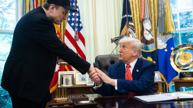 Po audringos kritikos – susitaikymo ženklai tarp E. Musko ir D. Trumpo