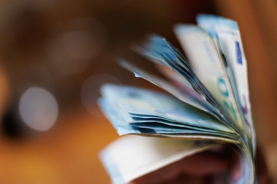 Europos prokuratūra tiria beveik 100 mln. eurų vertės PVM sukčiavimą: kratos atliktos ir Lietuvoje