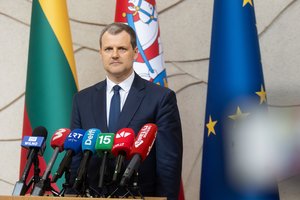 Seime – nauja drama: G. Paluckui skriejo kaltinimai net iš savų