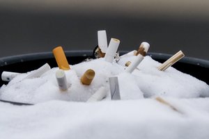 Tarptautinis KPMG tyrimas: Lietuvoje nelegali tabako rinka vėl auga, į valstybės biudžetą nesurinkta beveik 100 mln. eurų