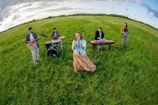 Ieva Narkutė ir jos nebūti dalykai naujame vaizdo klipe: nustebsite, kaip jis nufilmuotas