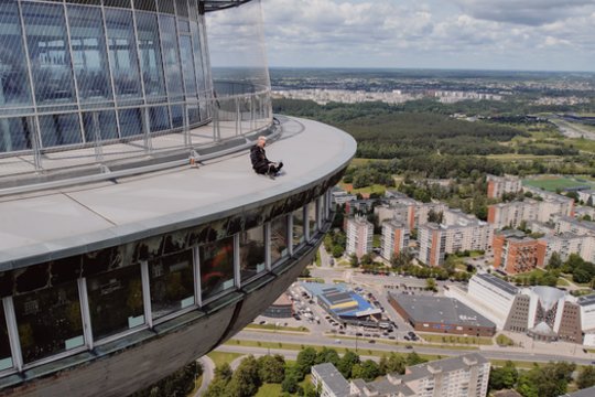 Tomas Dirgėla savo rašymo studiją įkurdino televizijos bokšte