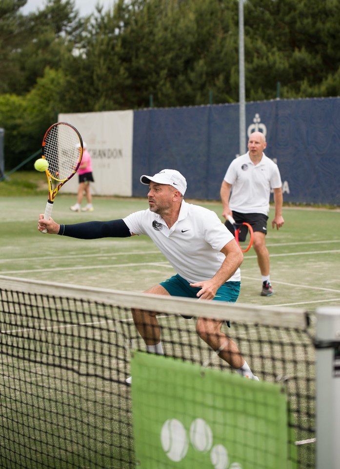 Birštone vykusiame mėgėjų teniso turnyre – ilgaamžių senjorių medalis.<br> Danieliaus Bendinsko nuotr.