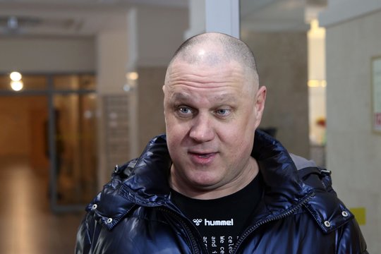 Pagarsėjusiam Kauno tvirkintojui A. Ulvidui į nugarą alsuoja dar vienas verdiktas: prokuroras pasiūlė griežtą bausmę