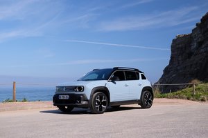 2025 m. „Renault 4 E-Tech“ testas: ar šis elektrinis retro SUV pateisins viltis