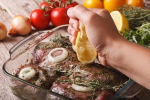 Šašlykas tirps burnoje: kulinarė atskleidė minkštos ir sultingos mėsos marinato paslaptį