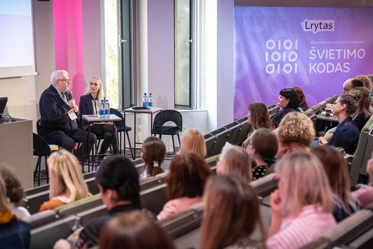 Vaikų skaitymo skatinimas: ar literatūros vadovėlis gali paskatinti paauglius