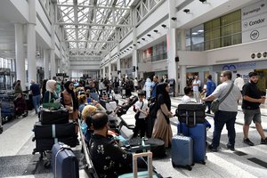 Oro uostai įspėja apie sutrikimus: bendrovės stabdo skrydžius Artimuosiuose Rytuose