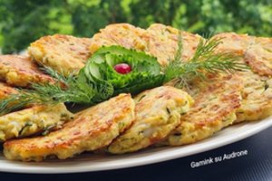 Cukinijų kepsneliai su netikėtu ingredientu: jei taip dar nesate gaminę – nuoširdi rekomendacija