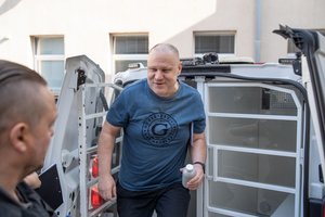 Paauglių tvirkinimu kaltinamas A. Ulvidas teisinasi: aš ne maniakas, tik rodausi nuogas