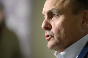 Teismas prie LGBTQ asmenų niekinimu kaltinamo P. Gražulio bylos grįš liepą