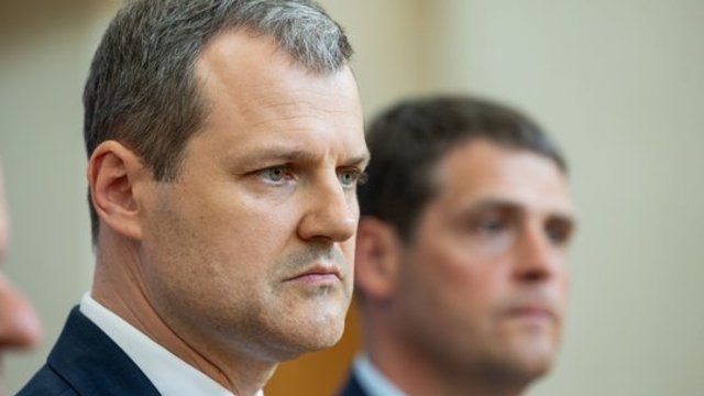 Prakalbo apie neeilinę situaciją Vyriausybėje: ragina prisiimti atsakomybę ir atsistatydinti