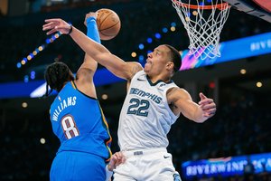 „Grizzlies“ lyderis keliasi mainais į „Magic“