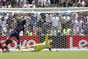 Čempionų lygos laimėtojas „Paris Saint Germain“ FIFA pasaulio čempionatą pradėjo susidorodamas su mažumoje likusiu „Atletico“