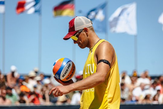 Lietuvišką mūšį laimėję tinklininkai A. Knašas ir P. Piešina pirmą sykį tapo „Futures“ turnyro prizininkais