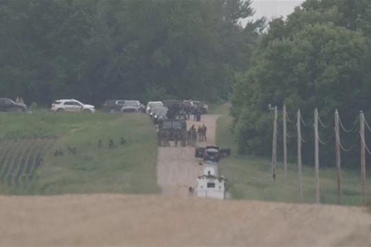 Naujausia informacija dėl šaulio Minesotoje: gaudynės baigtos, įtariamąjį pavyko sučiupti