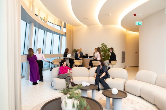 Tinklaveika profesiniame pasaulyje: kodėl ryšiai neapsiriboja apsikeitimu vizitinėmis kortelėmis?