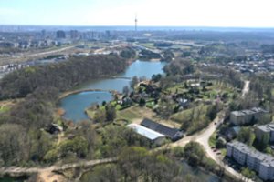 Aukcione Vilniaus r. bus parduodamas Radvilų dinastijos dvaro teritorijoje esantis žirgynas