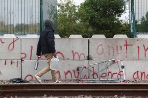 Per susišaudymą netoli migrantų stovyklos Prancūzijoje žuvo vienas žmogus