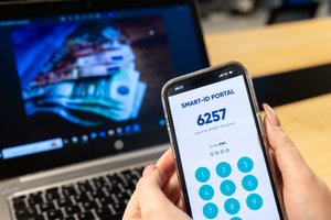 Papasakojo, kaip sukčiai ištuštino sąskaitą: „Tiesiog verkiau ir kartojau, kad aš šito pavedimo nedariau“