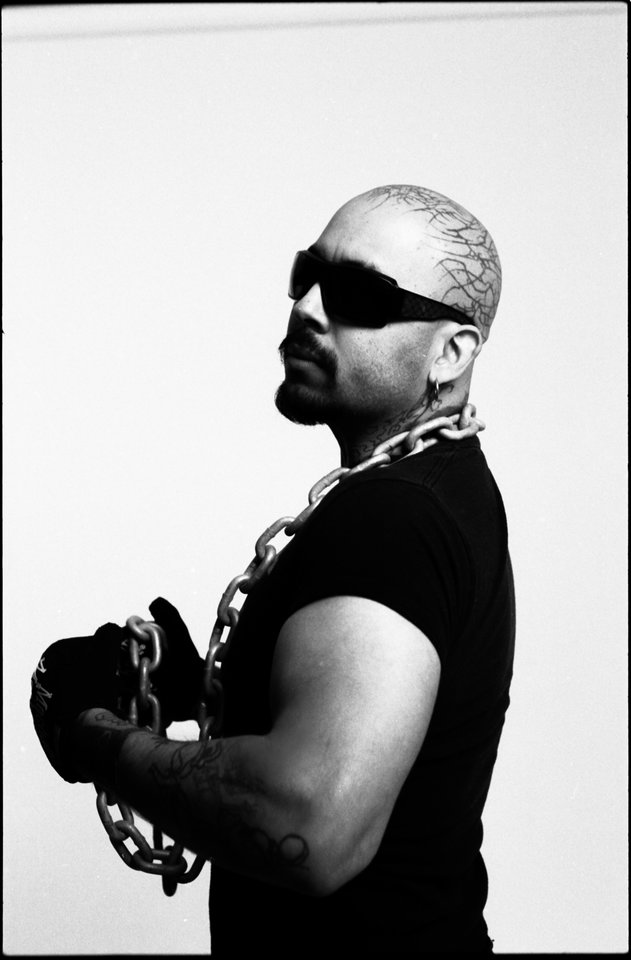 Į Lietuvą atvyksta alternatyvaus hiphopo atlikėjas Miguelis Angelesas: „Tegul visi atsiduoda chaosui“.