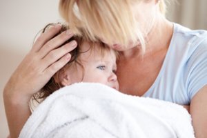 Baisiausia, ką gali padaryti motina: moteris luošino savo dukrą, kad sulauktų dėmesio mamyčių bendruomenėje