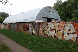 Aiškinosi, kodėl jaunuoliai renkasi nelegaliai laužtis į apleistus pastatus: kartais tikslas – atkreipti tėvų dėmesį