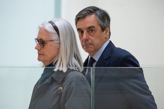 Buvusiam Prancūzijos premjerui F. Fillonui skirta lygtinė laisvės atėmimo bausmė