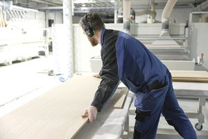 Tokių specialistų Lietuvoje reikės vis daugiau: ekspertai įspėja, kad užstrigsime vidutinių pajamų spąstuose