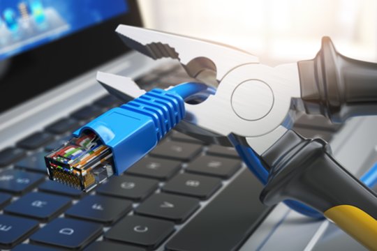 Okupantai Luhanske palaipsniui išjungia internetą