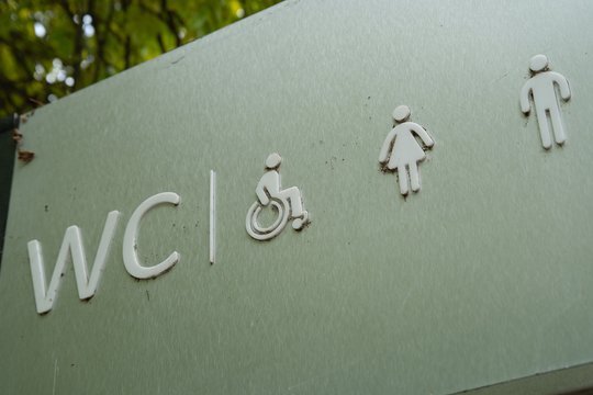 Klaipėdoje vagys išlaužė viešojo tualeto monetų surinkimo aparatą