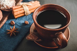 Vietoje pieno ir cukraus išbandykite kavą su šiuo prieskoniu: bus nepaprastai skani, padės numesti svorio