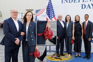 Sostinėje vykusiame iškilmingame renginyje dėmesį kaustė L. Matijošaitės rankinė: kaina keturženklė