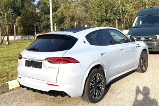 Už kaimyno automobilio „Maserati“ nubraižymą šiaulietei apribota laisvė bausmė – nuteistoji privalės atlyginti per 5 000 eurų žalą