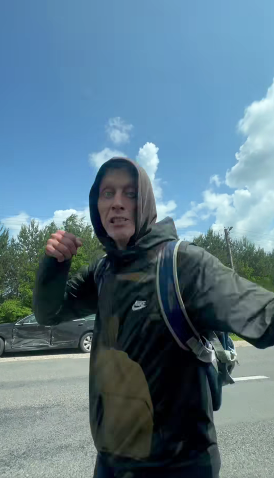 Sifiliu pramintas agresyvus vyras siautėja Jurbarke ir gąsdina gyventojus.<br>Stop kadras.