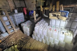 Šilutės pareigūnai sugadino artėjančią šventę – Jonines naminės degtinės gamintojams ir jų klientams