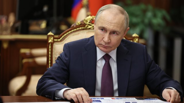V. Putinas NATO ginklavimąsi vadina beprasmiu: Rusijos puolimą vadina legenda