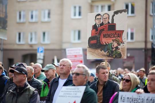 Ūkininkai jau išrikiavo savo techniką sostinėje: „Ką pasėsi – tą nusineš mokesčiai“