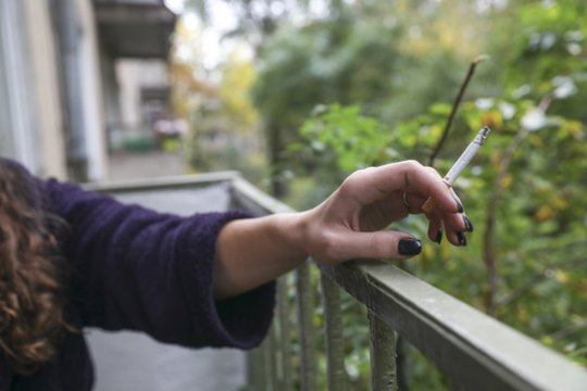 Seime – dar vienas siūlymas dėl atsakomybės už draudžiamų su tabaku susijusių prekių pardavimą nepilnamečiams