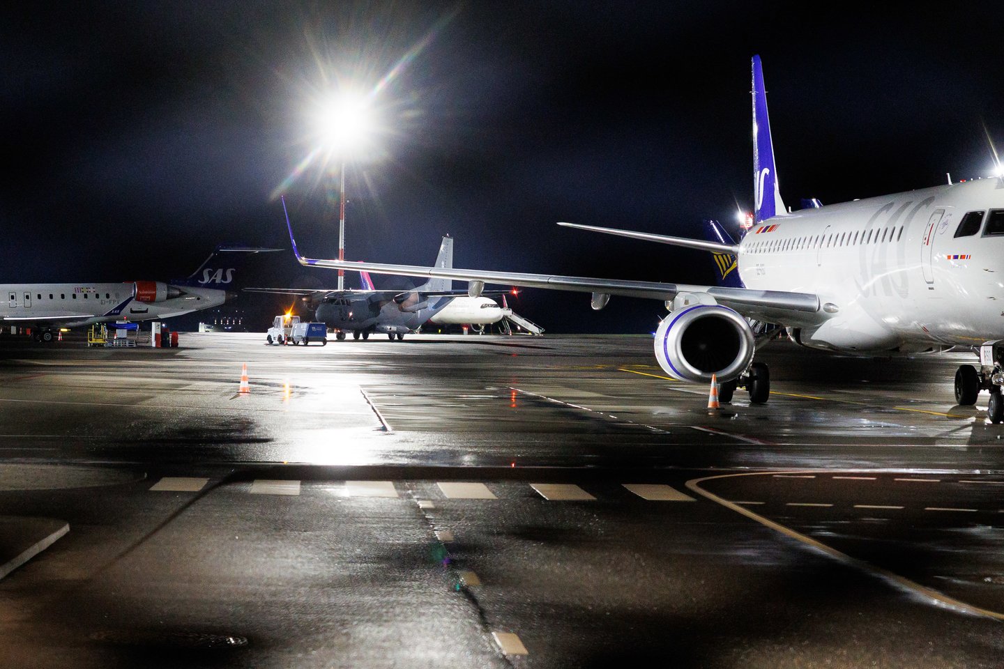 M.Laurinavičius į Lietuvą su kariuomenės „Spartan“ grįžo apie 1 valandą nakties.<br> T.Bauro nuotr.