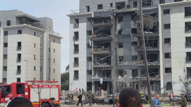 Iranas toliau raketomis puola Izraelį: parodė žalą