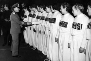 Atsistatydinusi valdžia ir operos solistės pagalba – kaip Lietuvos krepšininkės liko per plauką nuo titulo