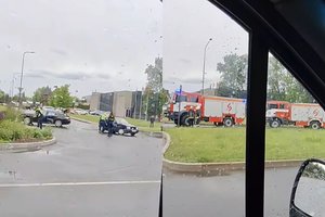 Stiprus susidūrimas Kaune: Taikos prospekte laikinai uždarytas eismas