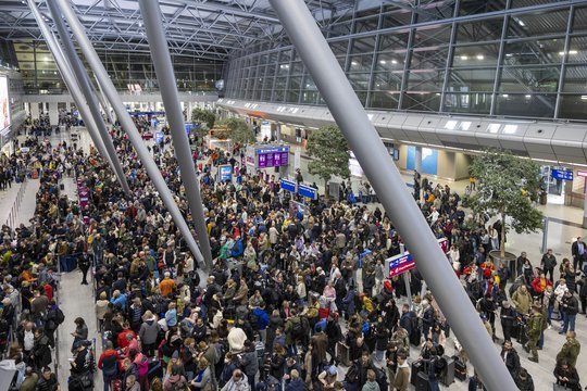 Skelbia apie įsigaliosiantį draudimą rusams: dalyvavę kare negalės įvažiuoti į Šengeno zoną